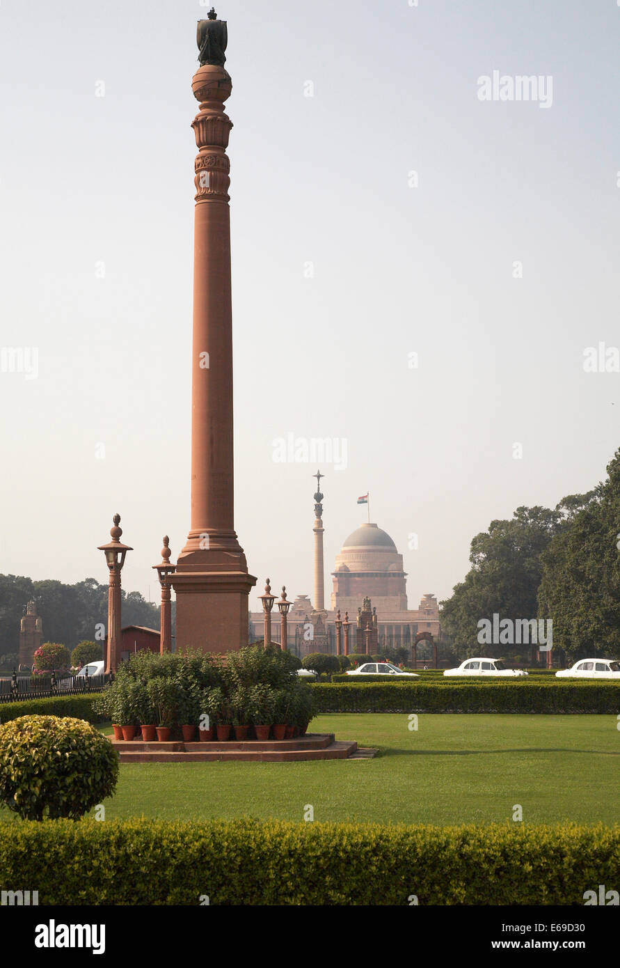 Un monumento al di fuori la residenza presidenziale, Delhi, India Foto Stock