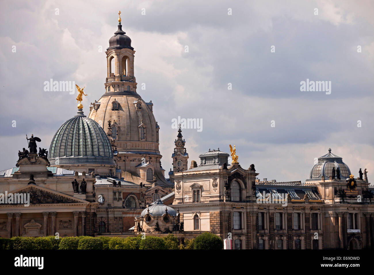 Chiesa Frauenkirche e l'Accademia di Belle Arti di Dresda, Sassonia, Germania, Europa Foto Stock