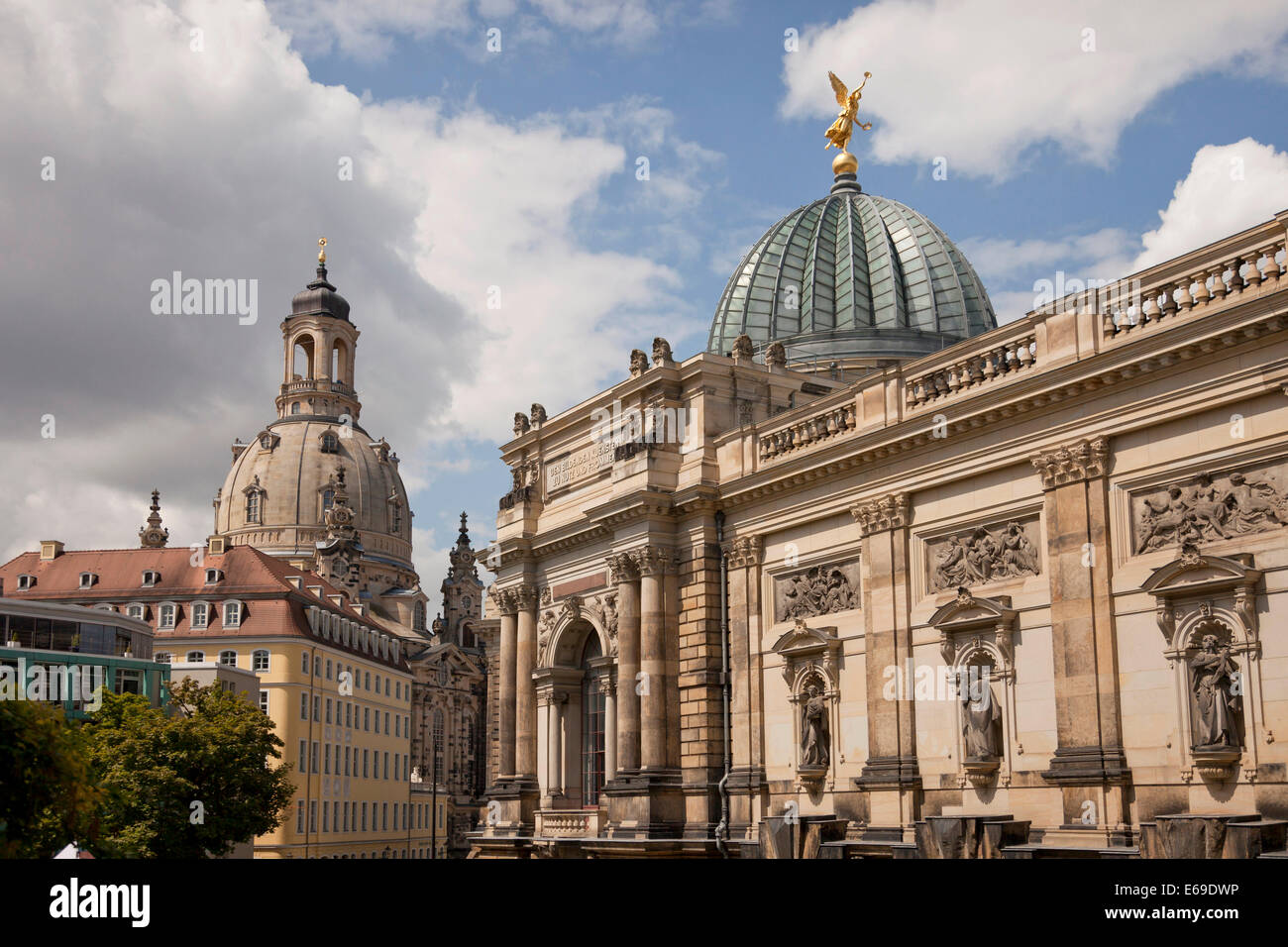 Chiesa Frauenkirche e l'Accademia di Belle Arti di Dresda, Sassonia, Germania, Europa Foto Stock