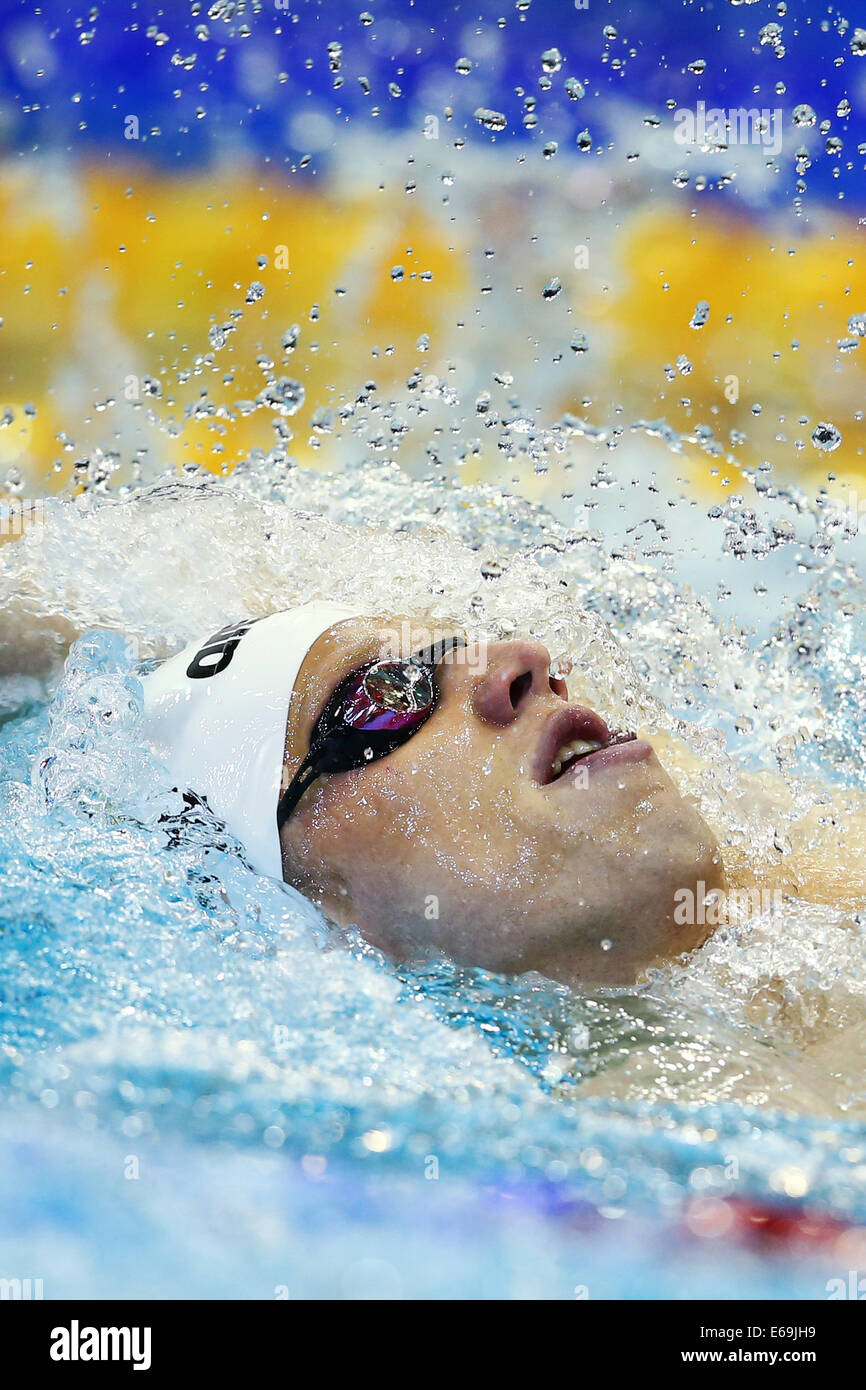 Berlino, Germania. 19 Ago, 2014. Philip Heintz di Germania compete in uomini 200m Medley eliminatorie in occasione della trentaduesima LEN European Swimming Championships 2014 presso il velodromo di Berlino, Germania, 19 agosto 2014. Foto: DAVID EBENER/DPA/Alamy Live News Foto Stock