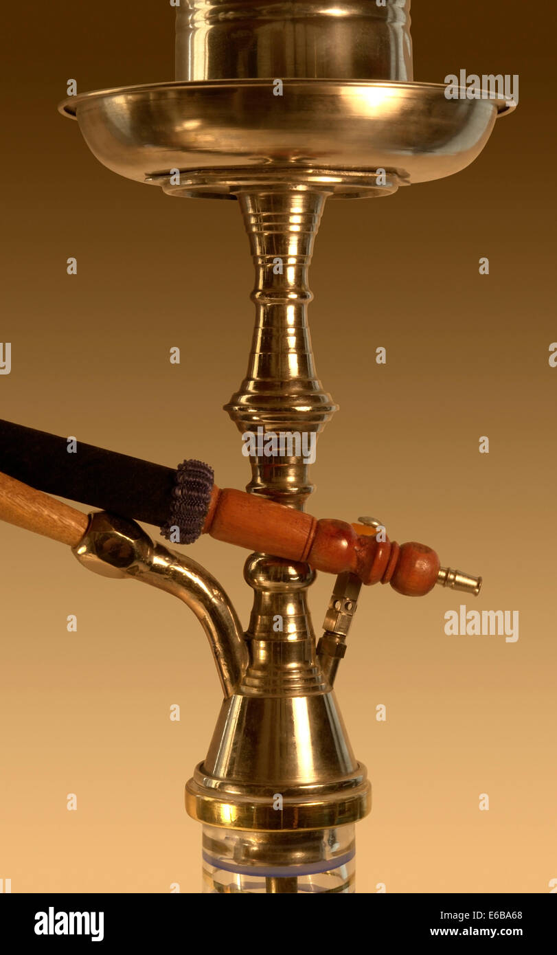 Shisha closeup in atmosfera dorata Foto Stock