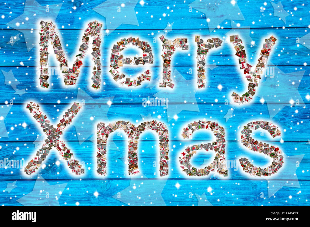 Buon Natale auguri in blu sullo sfondo di legno e collage. Foto Stock