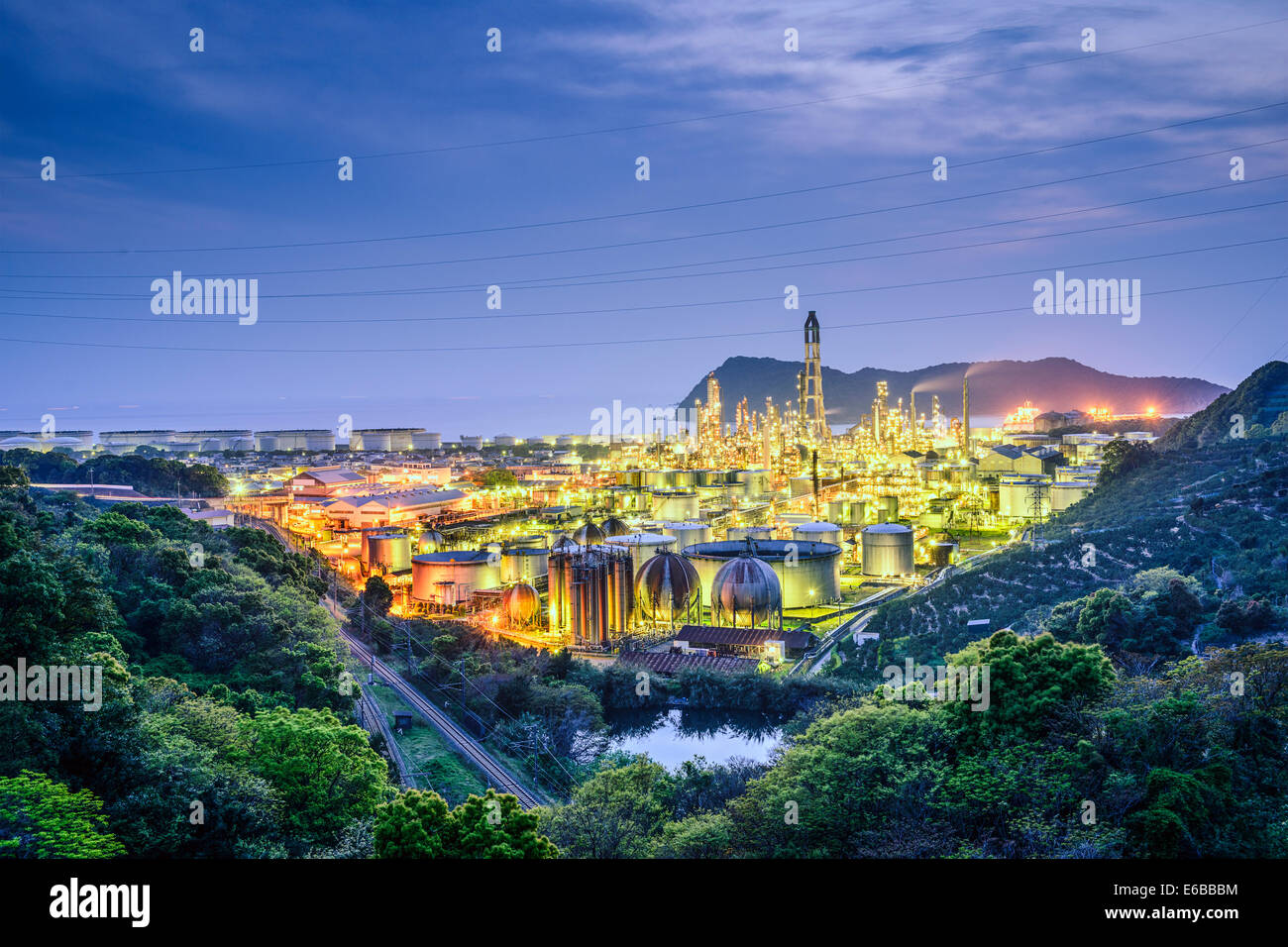 Le raffinerie di petrolio in Wakayama, Giappone. Foto Stock
