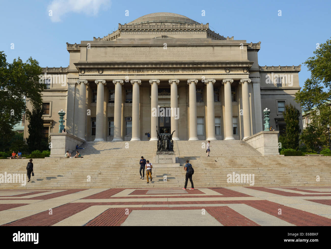 Bassa Memorial Library con l'Alma Mater di scultura, Columbia University Foto Stock