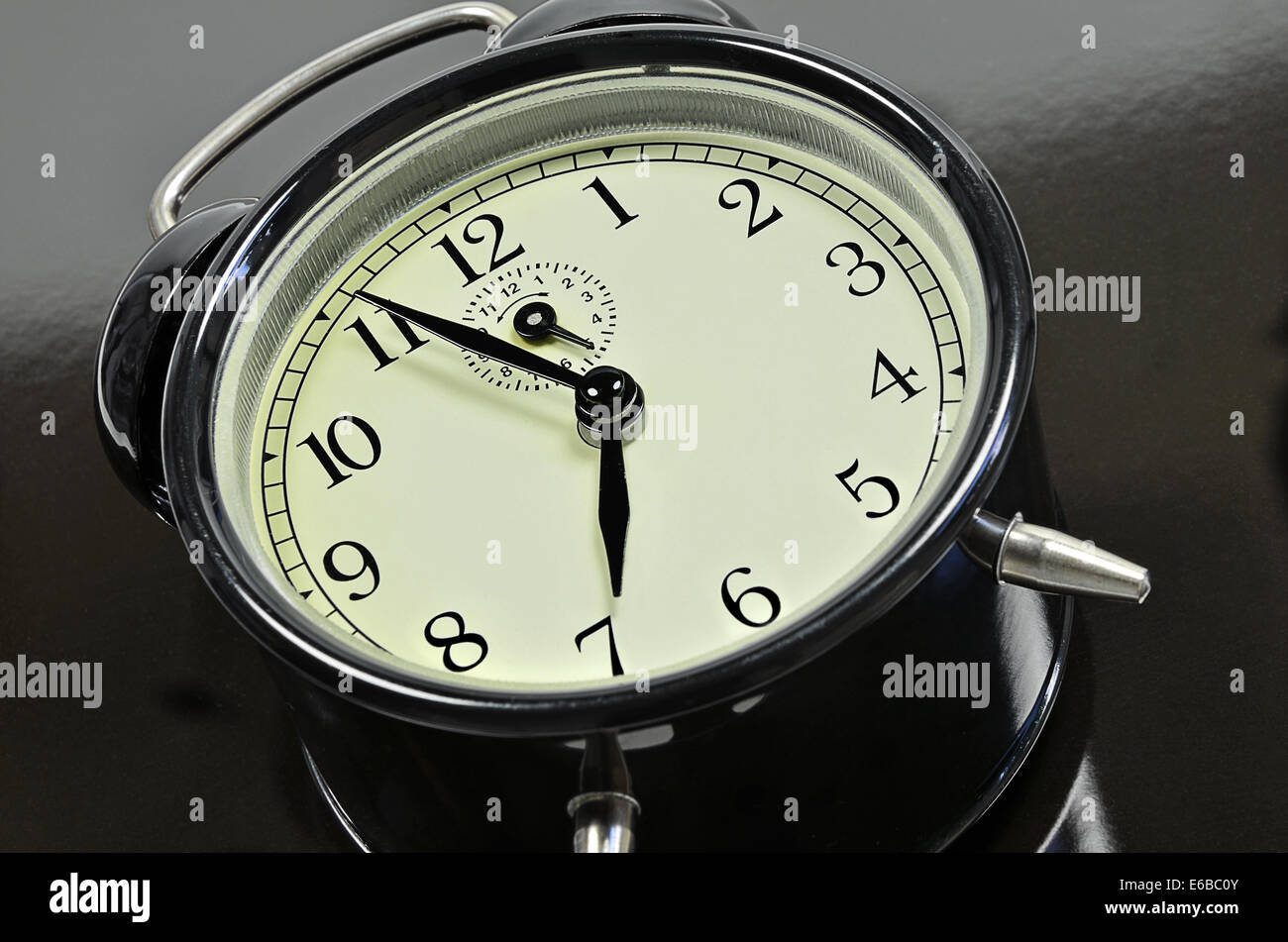 Classic orologio sveglia, vicino, frame completo Foto Stock