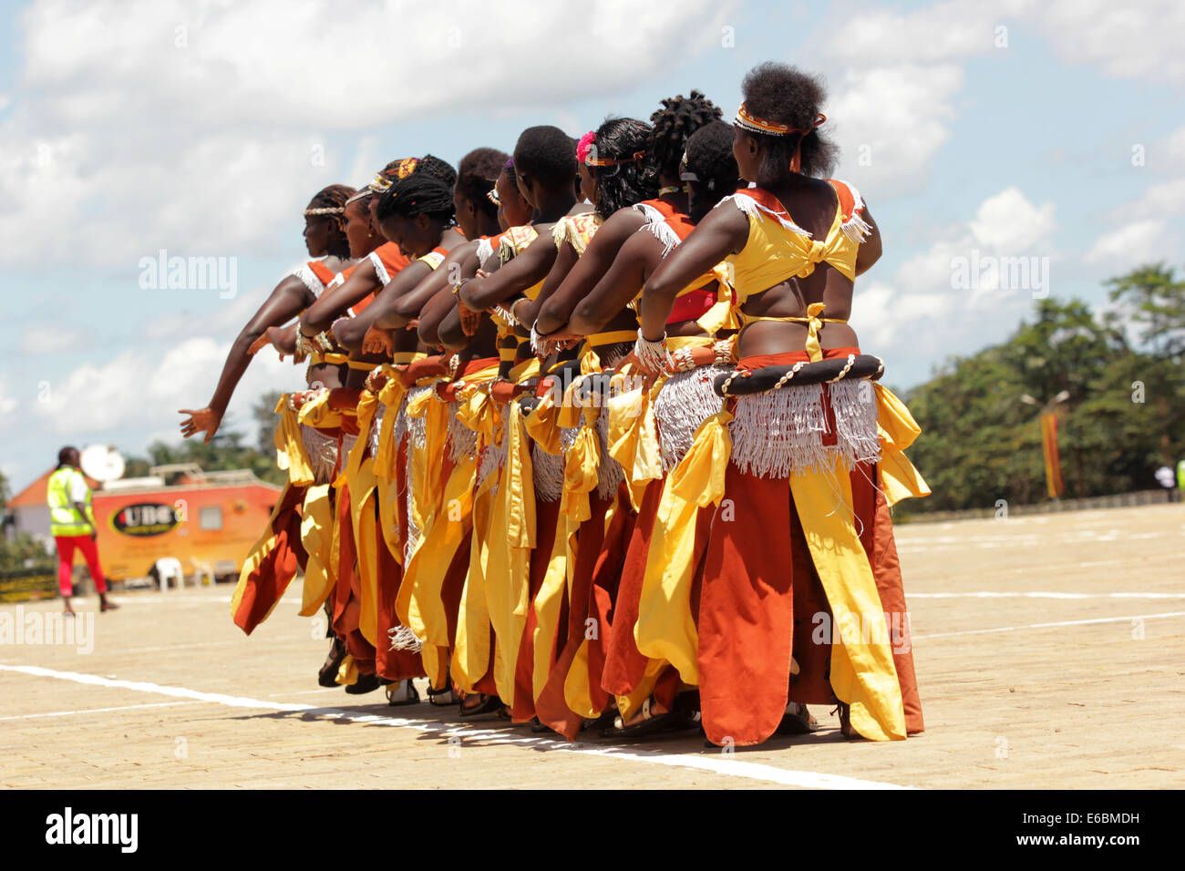Ballerini tradizionali di intrattenere ospiti a Kampala in Uganda Foto Stock
