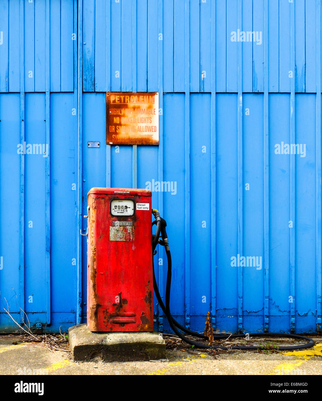 Non utilizzate il carburante diesel pompa, Magnus Street, Newark on Trent, Nottinghamshire, 30Luglio 2014. Foto Stock