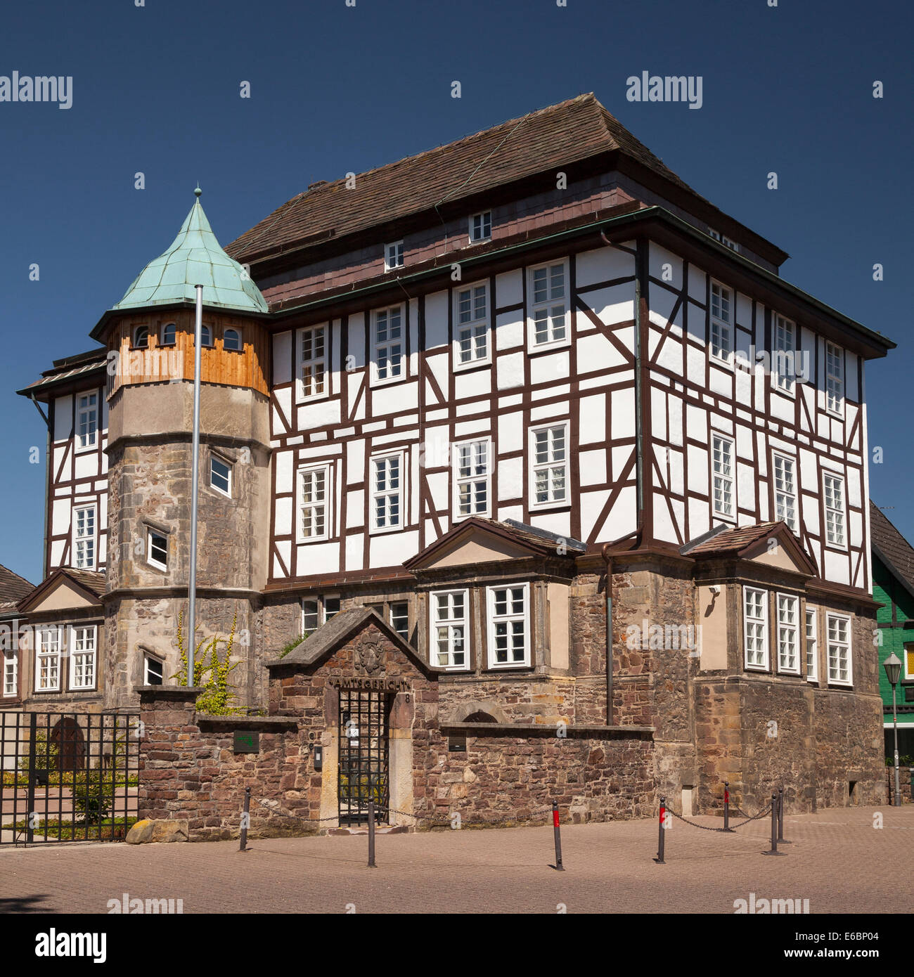 La corte distrettuale sul Moellingerplatz, Höxter, Weser Uplands, Renania settentrionale-Vestfalia, Germania, Europa Foto Stock