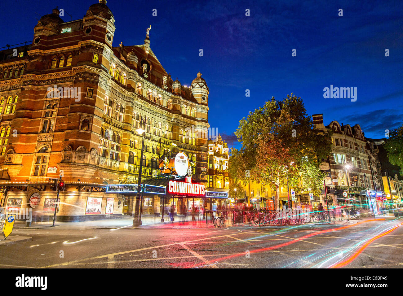 Il Palace Theatre Cambridge Circus notte London REGNO UNITO Foto Stock