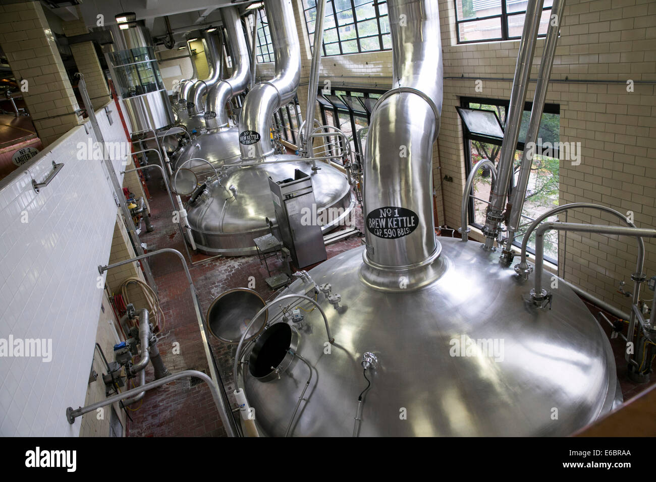 La birreria MillerCoors a Milwaukee nel Wisconsin. Tini di filtrazione. Foto Stock
