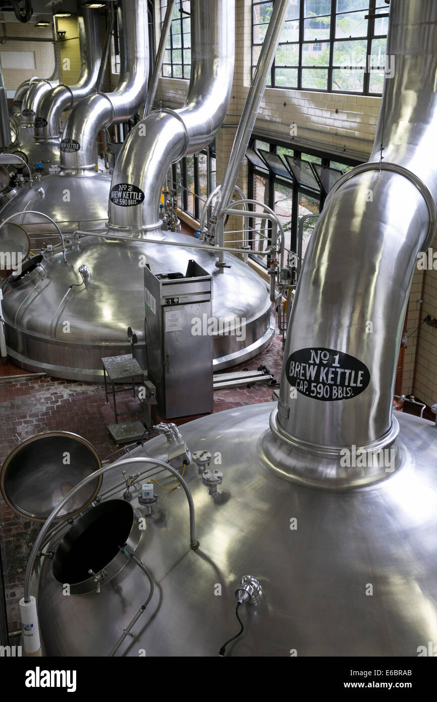 La birreria MillerCoors a Milwaukee nel Wisconsin. Tini di filtrazione. Foto Stock