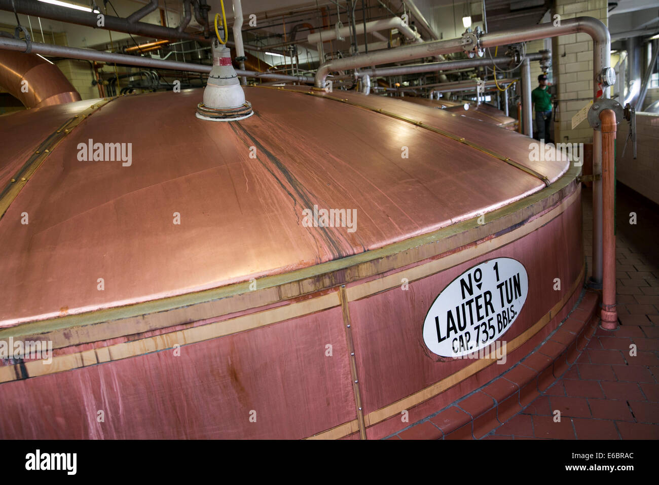 La birreria MillerCoors a Milwaukee nel Wisconsin. Tini di filtrazione. Foto Stock