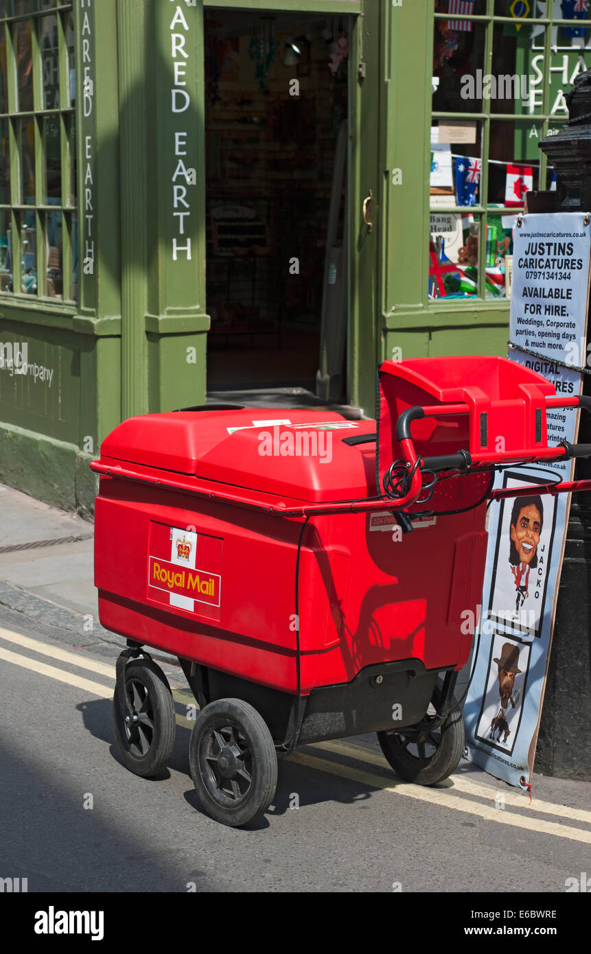 Royal mail carrello per consegna postale York North Yorkshire Inghilterra Regno Unito Regno Unito Gran Bretagna Foto Stock