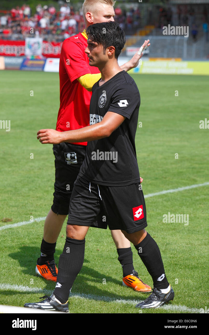 Sport, calcio, lega regionale West, 2014/2015, Rot Weiss Oberhausen versus Sportfreunde Siegen 2:1, Stadio Niederrhein a Oberhausen, lasciando halftime, Serkan Dalman (Siegen) Foto Stock