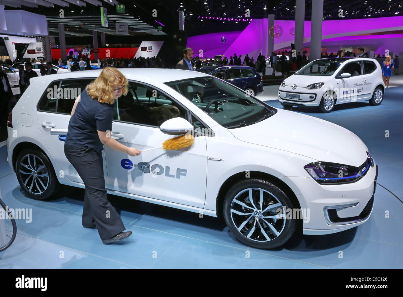 VW e-golf auto elettriche al sessantacinquesimo International Motor Show IAA 2013 a Francoforte Germania Foto Stock
