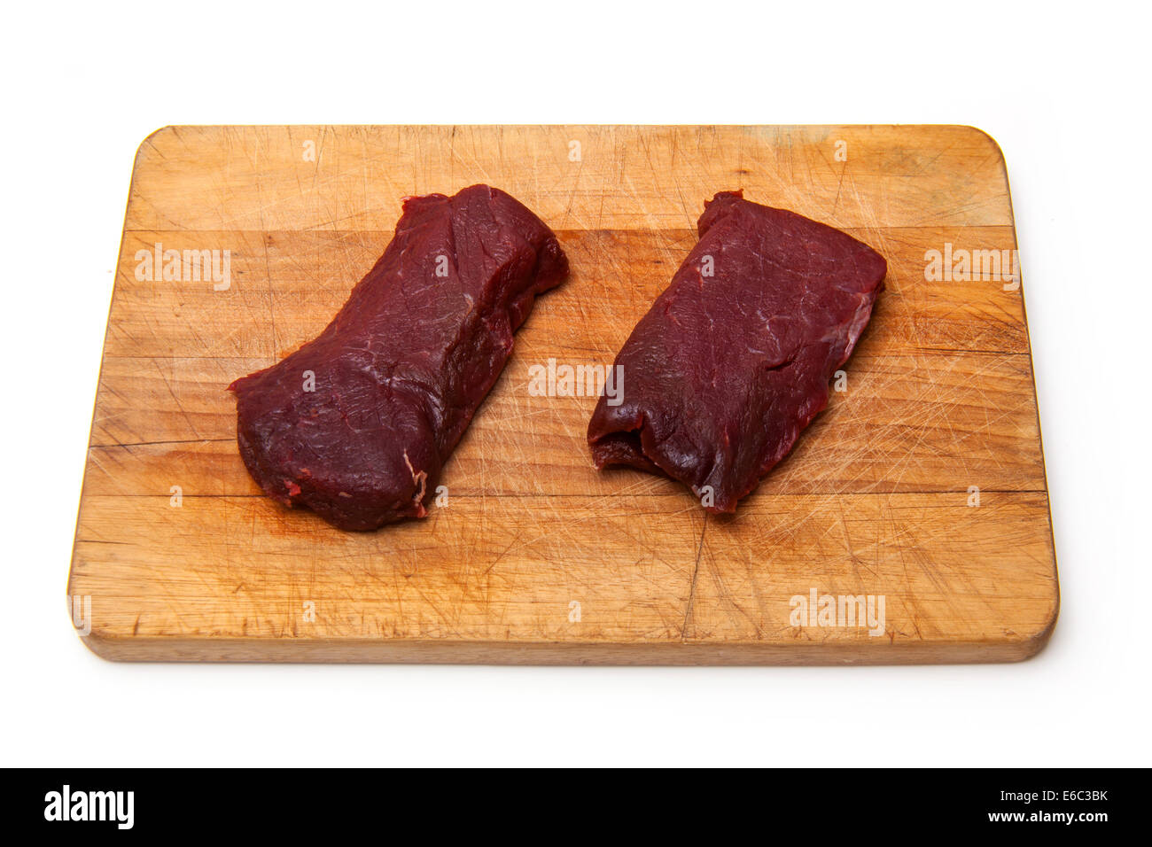 Cammello bistecche di carne cruda isolato su un bianco di sfondo per studio. Foto Stock