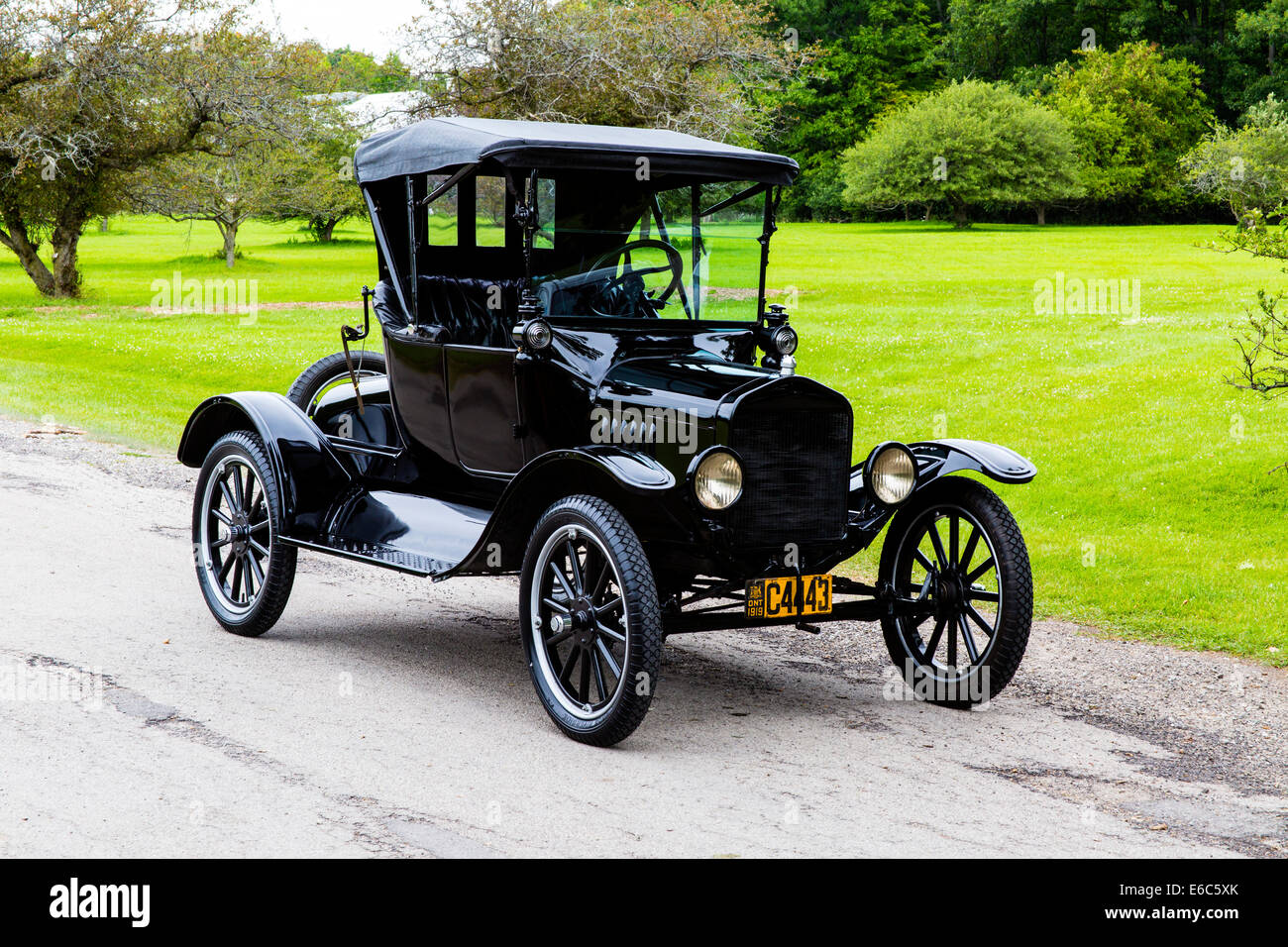 1919 Ford Modello T utilitaria sul marciapiede Foto Stock