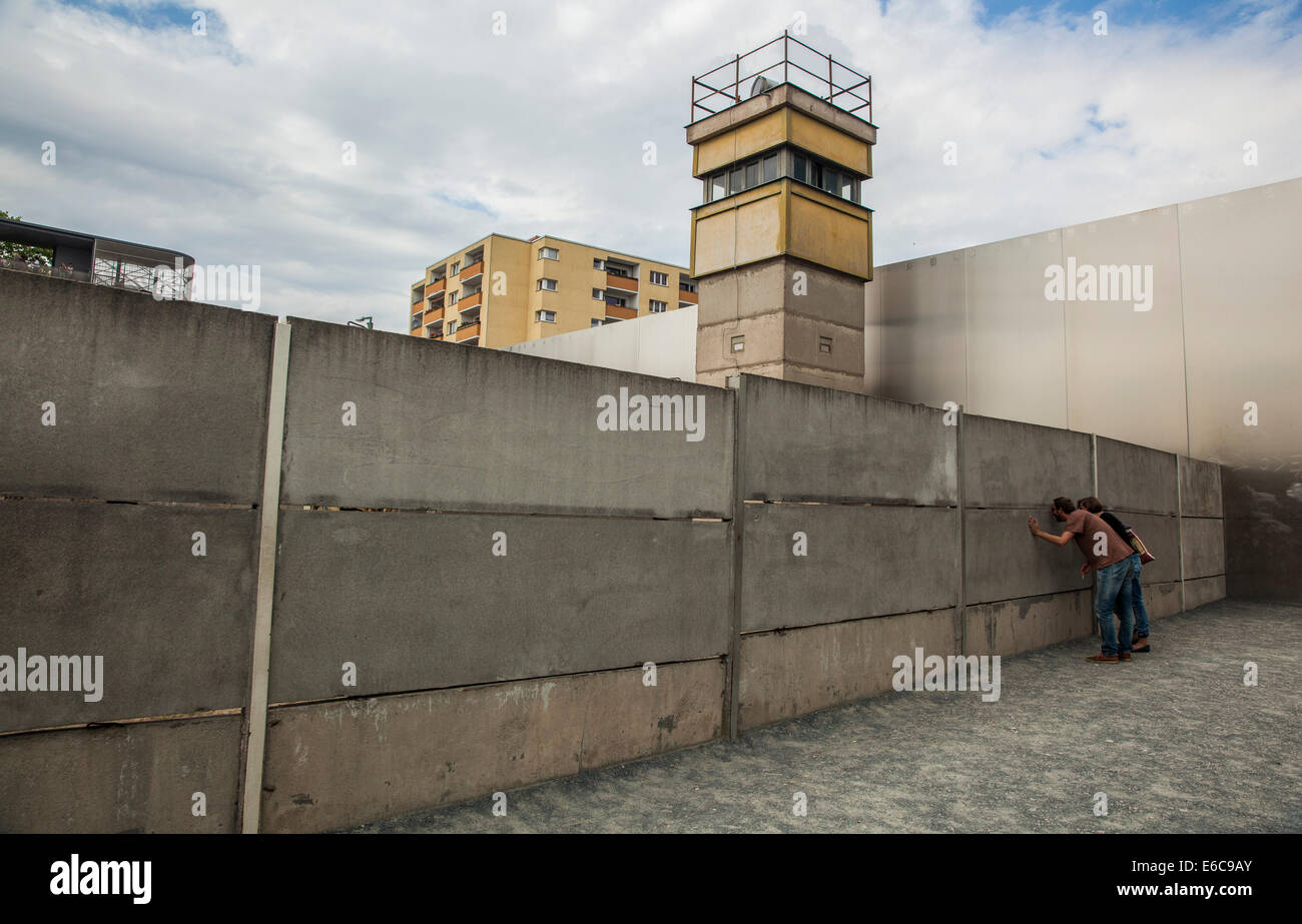 La sezione del muro di Berlino come era durante la guerra fredda Foto Stock