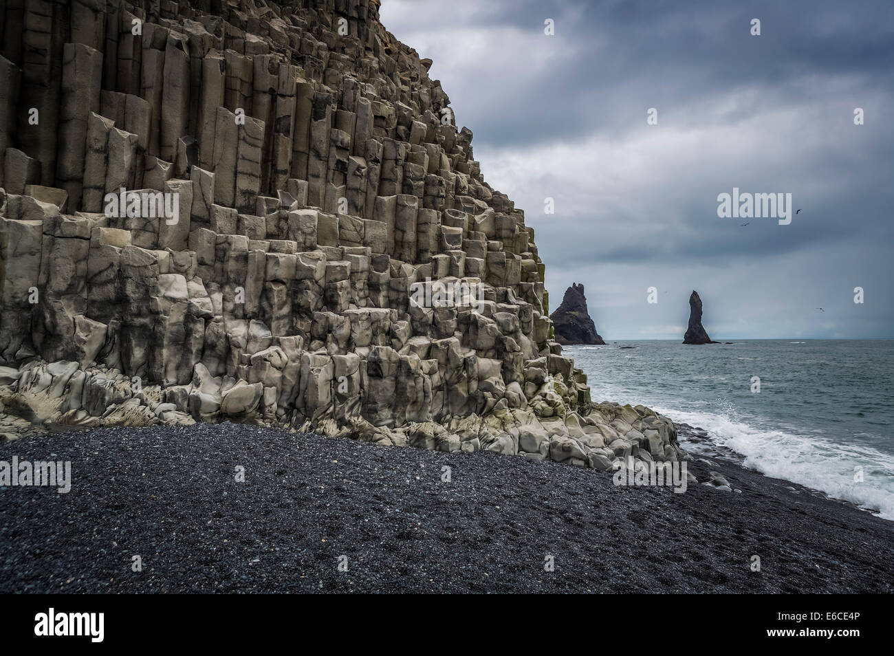 Colonne di basalto Reynisfjara beach, Islanda Foto Stock