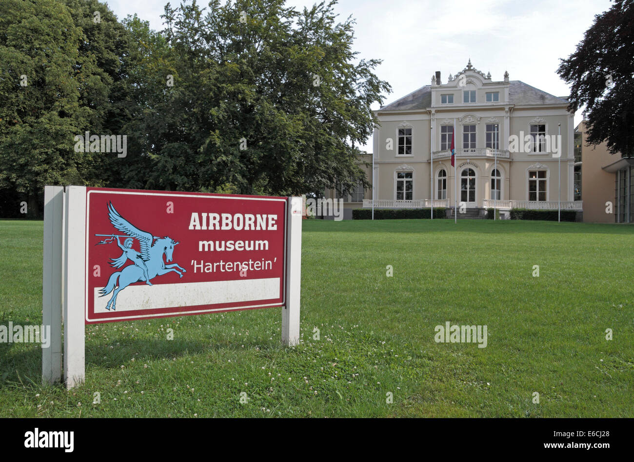 Il Hartenstein (vista frontale), che ospita il Museo di aerei in Oosterbeek, nei pressi di Arnhem, Paesi Bassi. Foto Stock