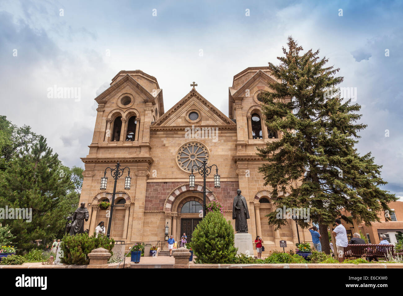 La Cattedrale di San Francesco è la Cattedrale cattolica dell Arcidiocesi di Santa Fe, nel New Mexico. Foto Stock