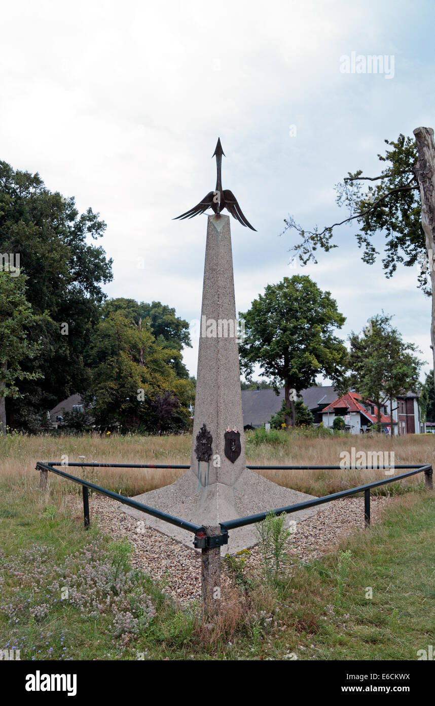 Colomba della Pace Airborne Memorial presso Ginkelse Heide, dove il britannico 1a Airborne sbarcati, a ovest di Arnhem, Paesi Bassi. Foto Stock