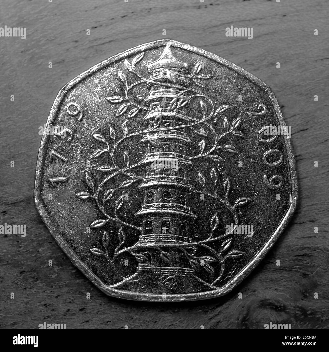 Rare cinquanta Pence moneta con i Giardini di Kew Pagoda coniate nel 2009 Foto Stock