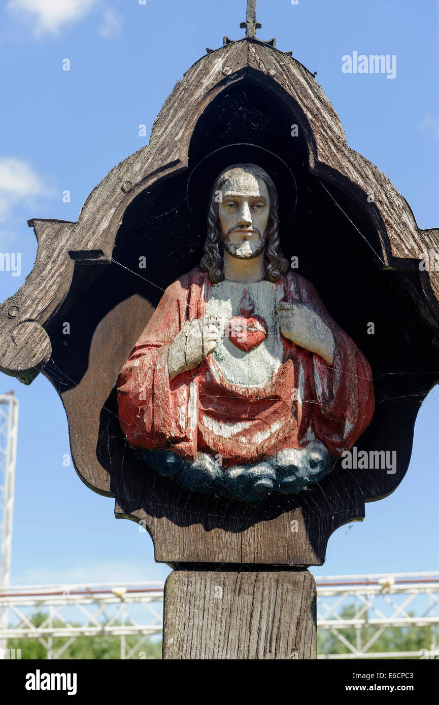 Edicola croce con sace'res cuore alla chiesa di pellegrinaggio Sviete Lipka in Polonia, Europa Foto Stock