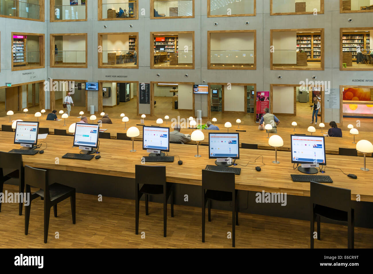 Il Eemhuis in Amersfoort, Paesi Bassi. L'edificio è un centro culturale che la combinazione di una libreria, la scuola d'arte, regionale Foto Stock