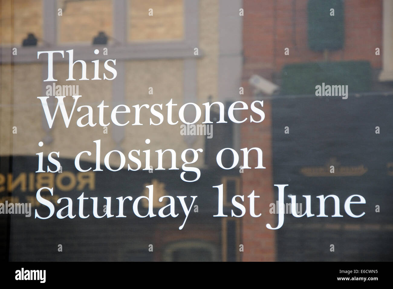 Avviso di chiusura sulla finestra di Waterstones book shop, Market Street, Leicester, England, Regno Unito Foto Stock