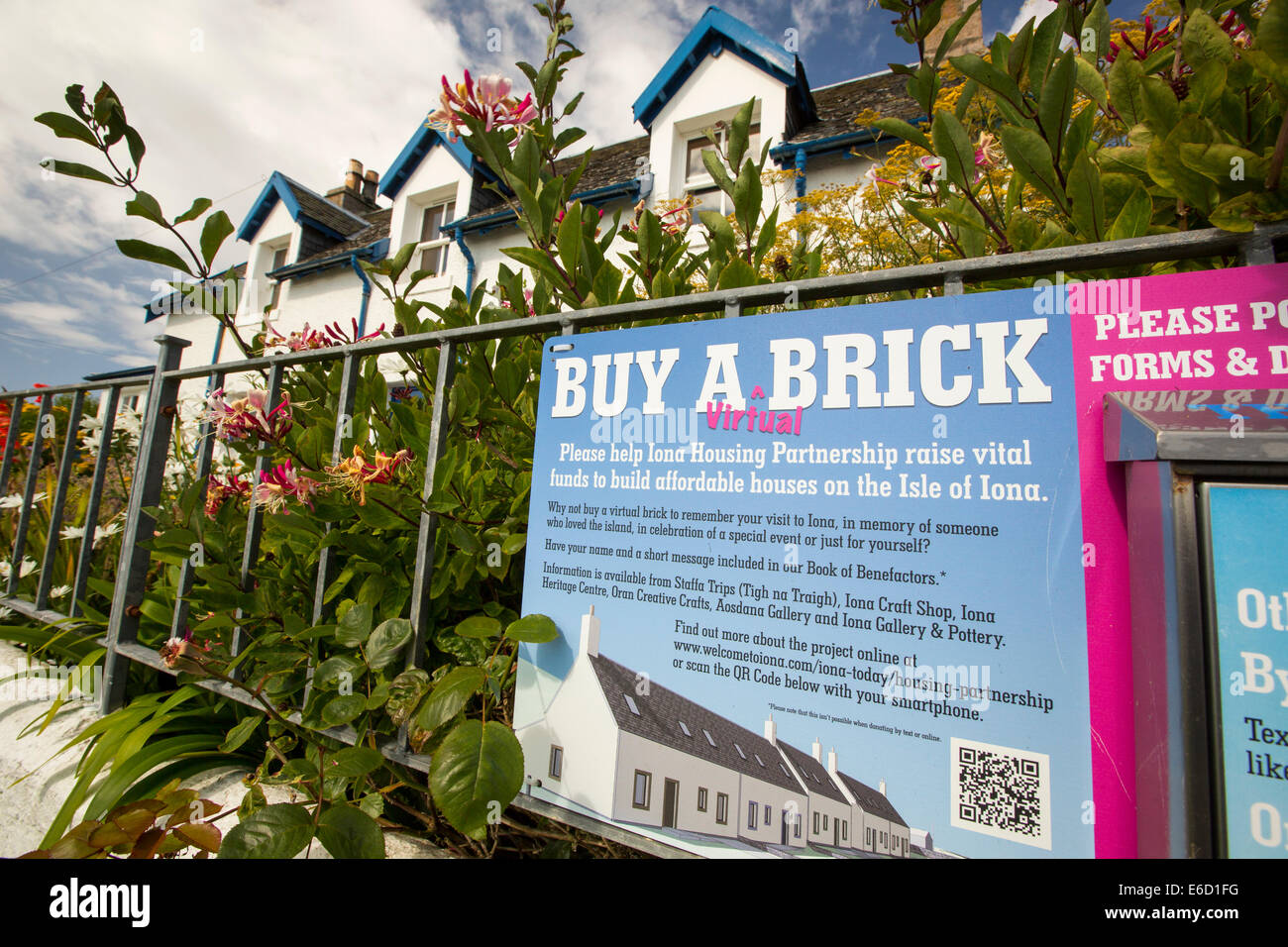 Una campagna per raccogliere fondi per costruire abitazioni a prezzi accessibili a Iona e Mull, Scotland, Regno Unito. I prezzi della proprietà ave stato spinto oltre la portata dei folk locali a casa vacanze degli acquirenti. Foto Stock