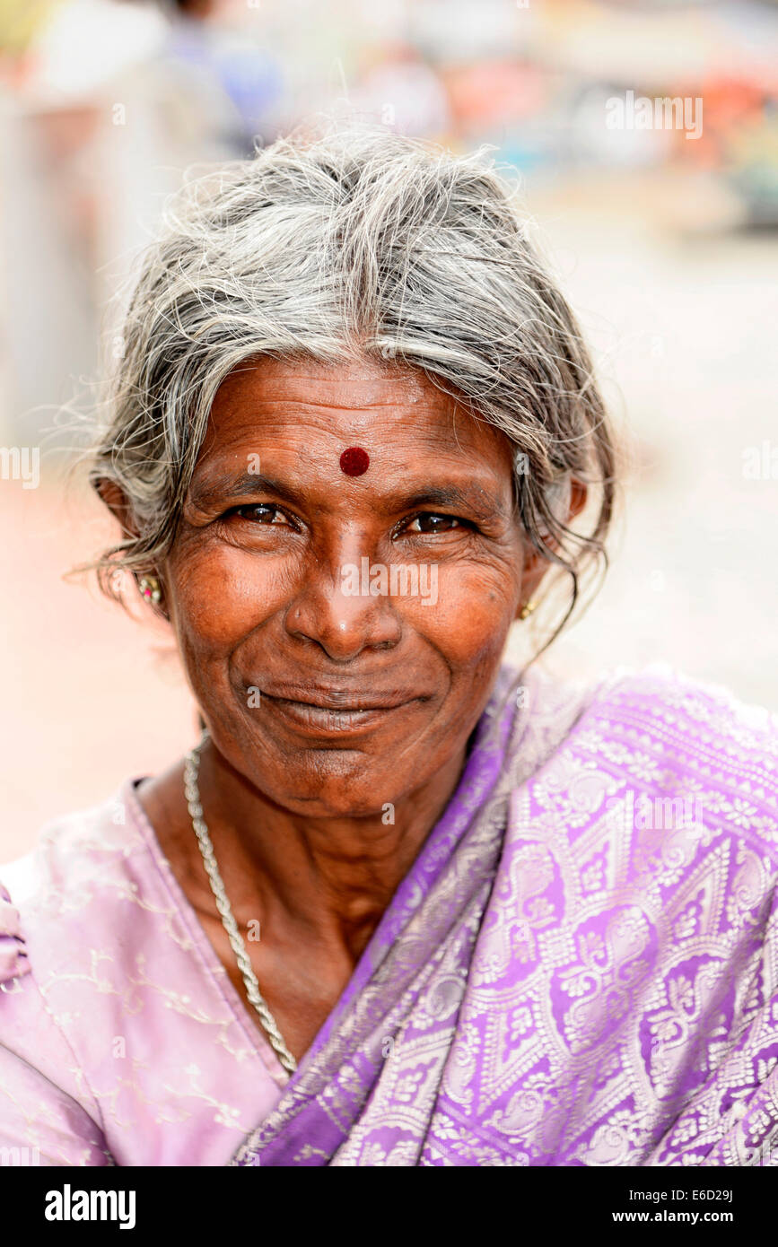 Anziani donna indiana, ritratto, Mysore, Karnataka, India meridionale, India Foto Stock