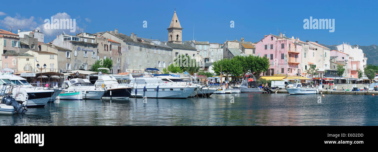 Porta con la chiesa di Santa Maria Assunta, Saint-Florent, Corsica, Francia Foto Stock