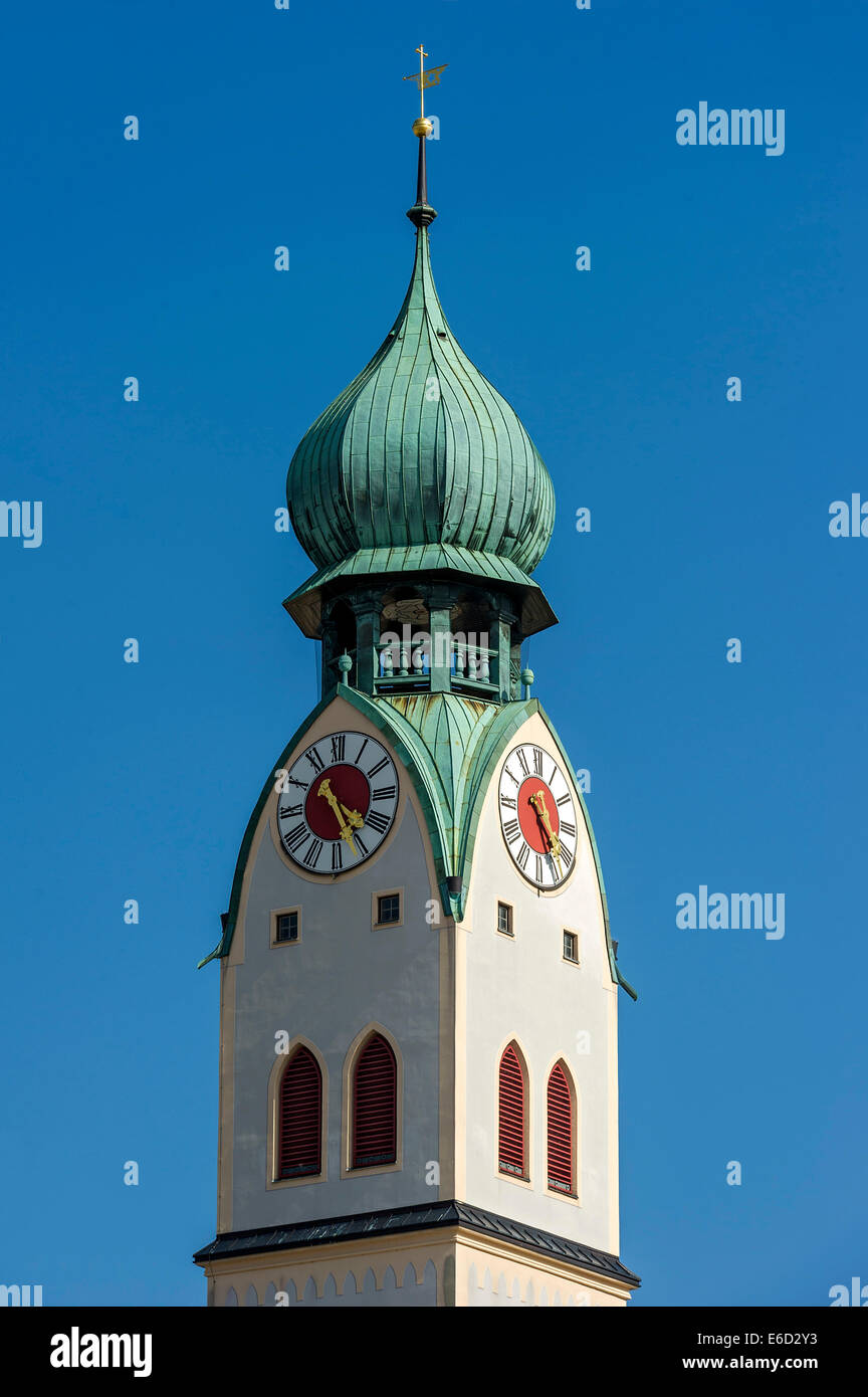 Onion torre della chiesa parrocchiale di San Nicola, Rosenheim, Alta Baviera, Baviera, Germania Foto Stock