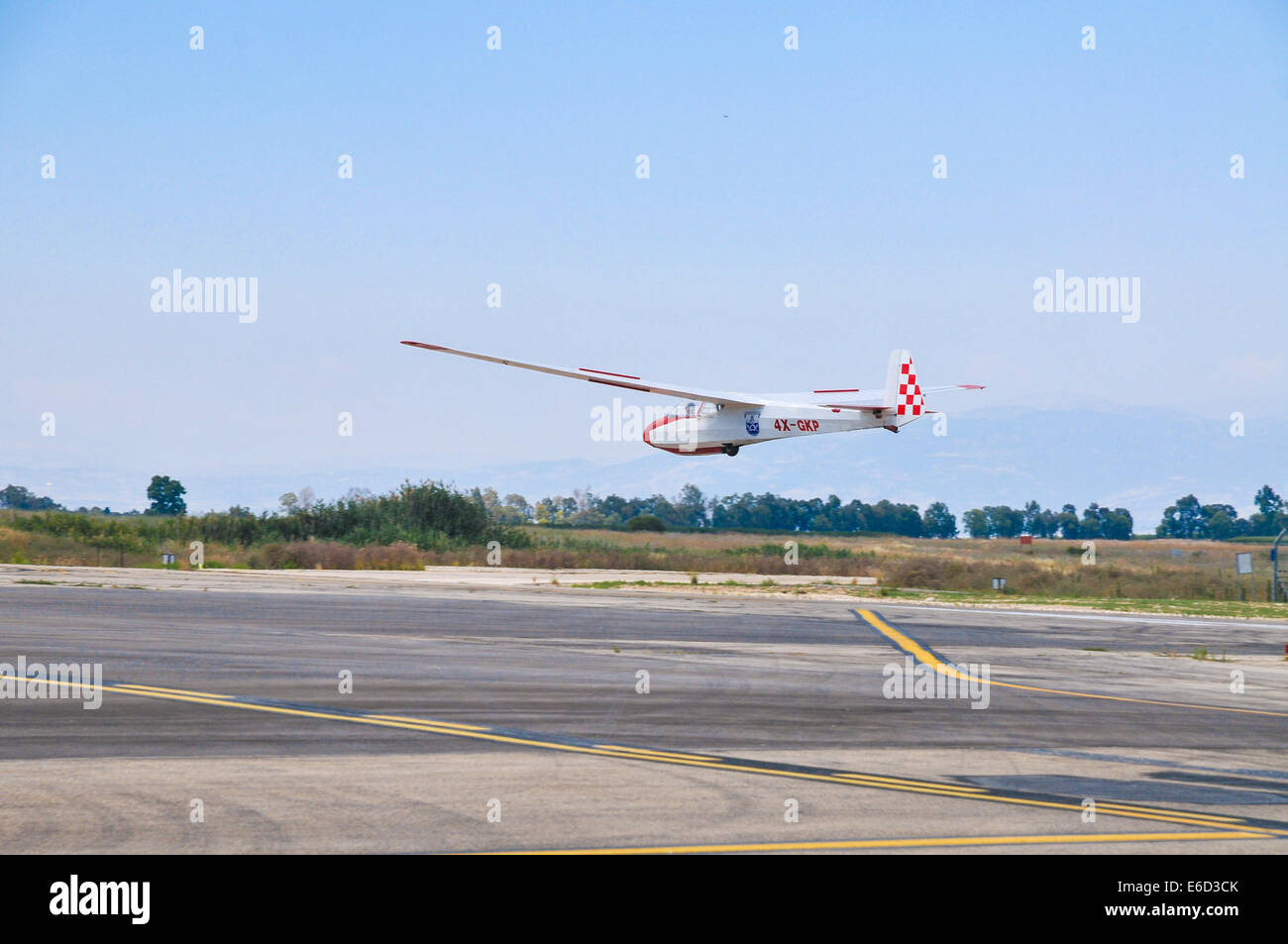 Aliante atterra a una pista di atterraggio per aerei fotografati a Rosh Pinna Israele Foto Stock