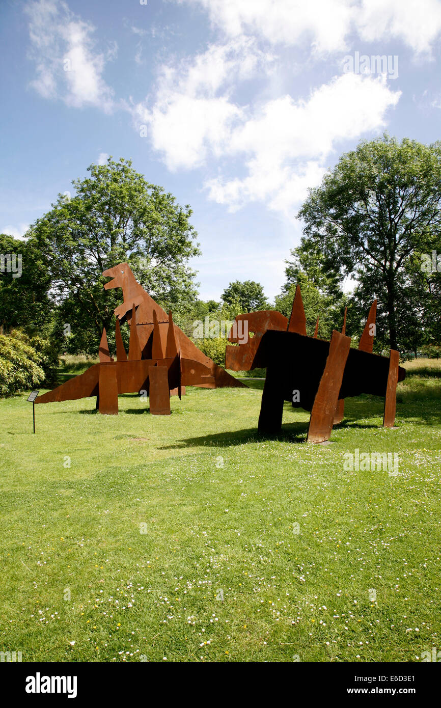 Il buono, il brutto e il cattivo scultura di Jake e Dinos Chapman in Golders Hill Park, London, Regno Unito Foto Stock