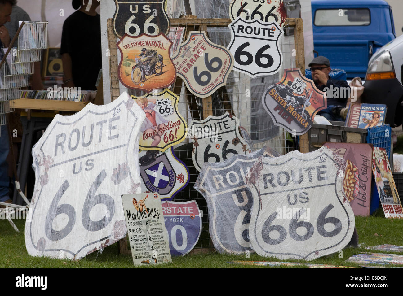 Route 66 segni per la vendita a tutti i classici American car show in Inghilterra Foto Stock