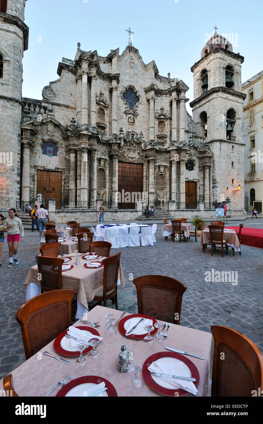 Plaza de la Catedral e la Catedral de San Cristobal Havana Cuba Foto Stock