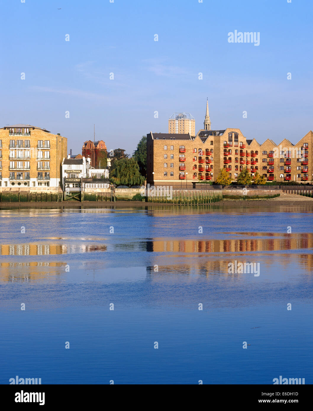 Whitby Pub Wapping High Street Rotherhithe Londra Regno Unito Foto Stock