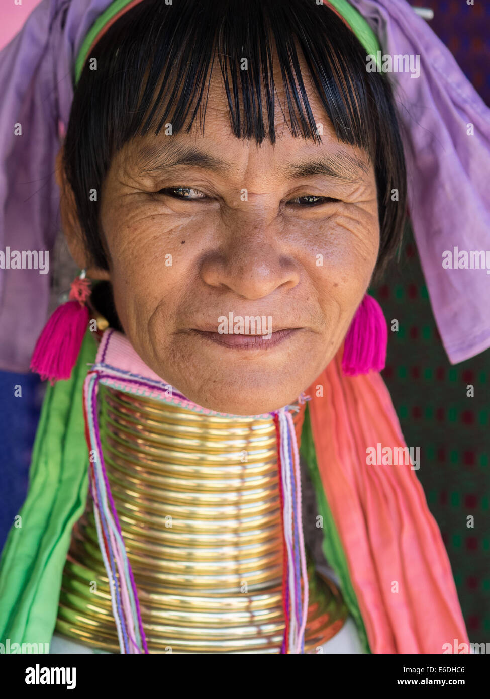 Karen, lungo collo della tribù della collina, Padaung, in Mae Hong Son, Thailandia Foto Stock
