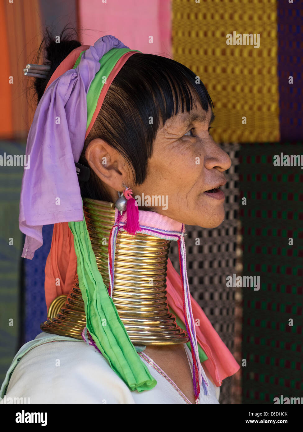 Karen, lungo collo della tribù della collina, Padaung, in Mae Hong Son, Thailandia Foto Stock