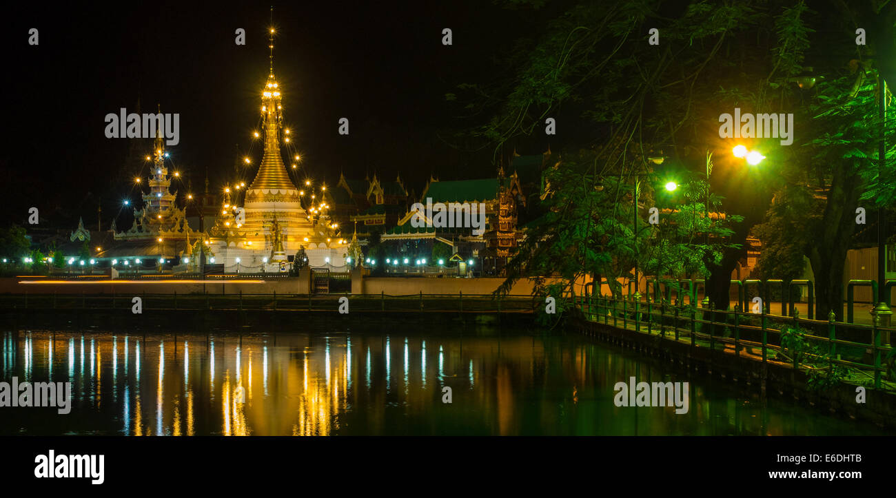 Wat Jong Klang, Mae Hong Song, Thailandia durante la notte Foto Stock