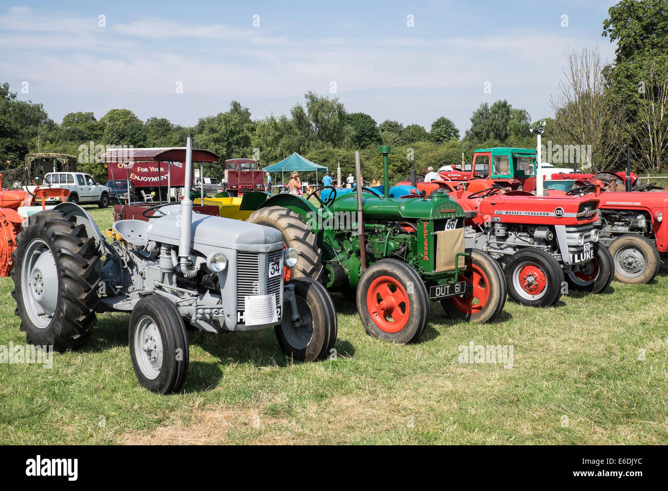 I trattori in mostra a mostrare la massa per Cambridgeshire Rally di vapore e Country Fair in Inghilterra Foto Stock