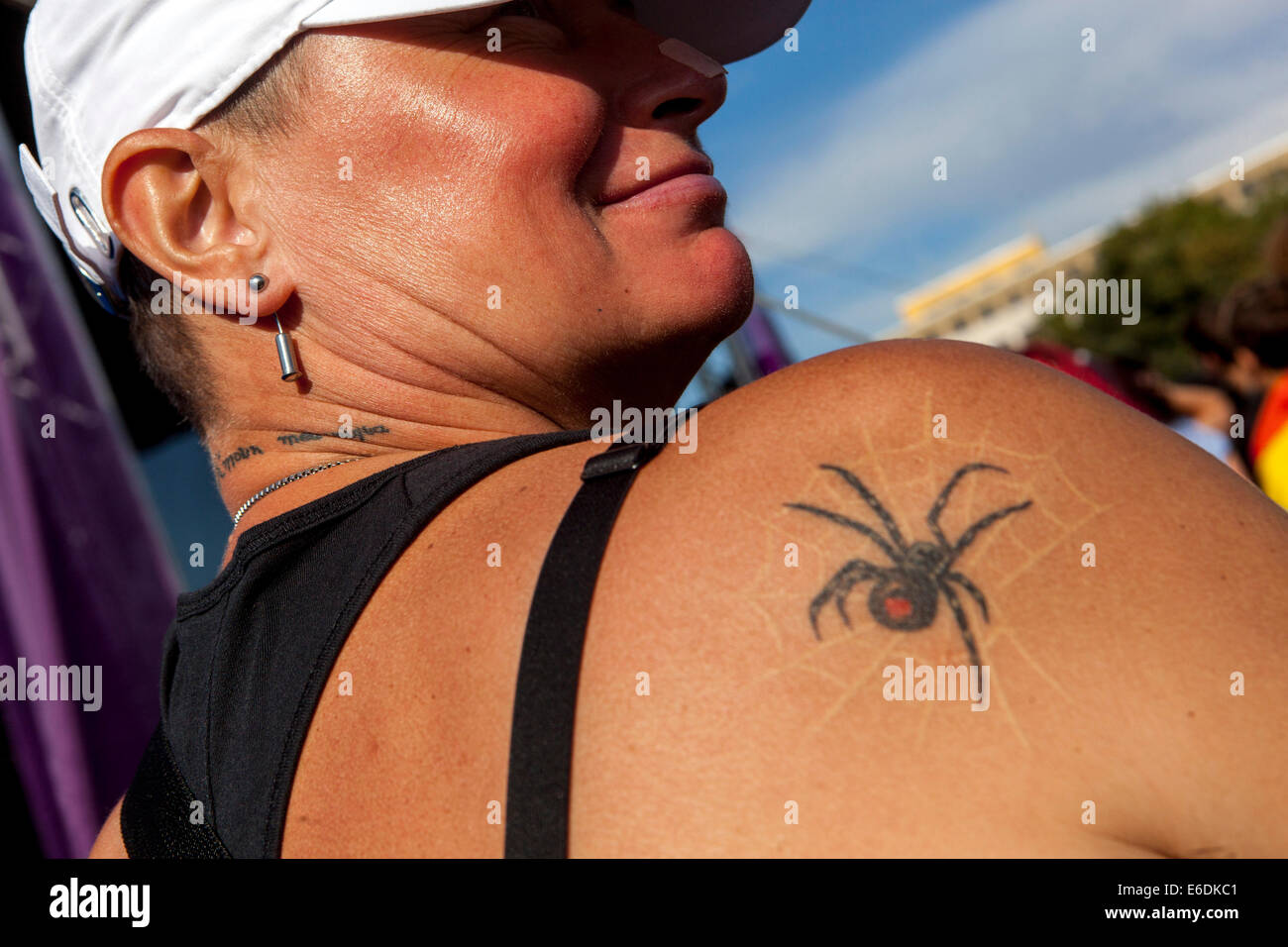 Black Widow spider, donna tattoo Praga, Repubblica Ceca Foto Stock