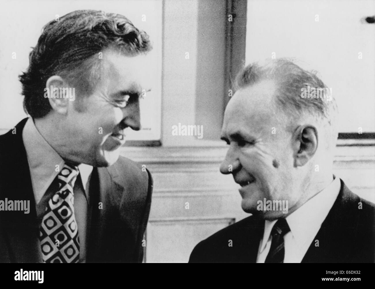 Stati Uniti Il senatore Edmund Muskie parlando con il Premier sovietico Alexei Kosygin, il Cremlino di Mosca, Unione Sovietica, Gennaio 1971 Foto Stock