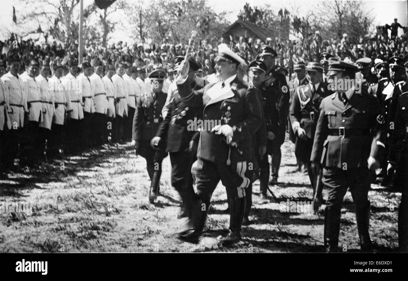 Il messaggio di saluto della folla Hermann Göring, Linz, Germania, 13 maggio 1938 Foto Stock