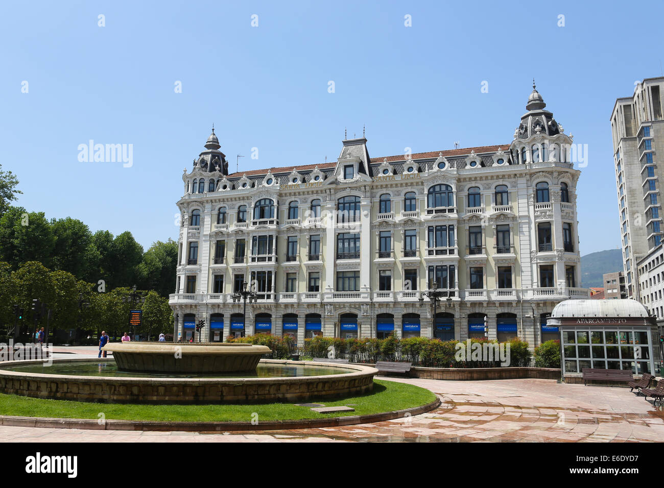 OVIEDO, Spagna - 17 luglio 2014: Santa Lucia edificio nel centro di Oviedo, Asturias, Spagna. Foto Stock