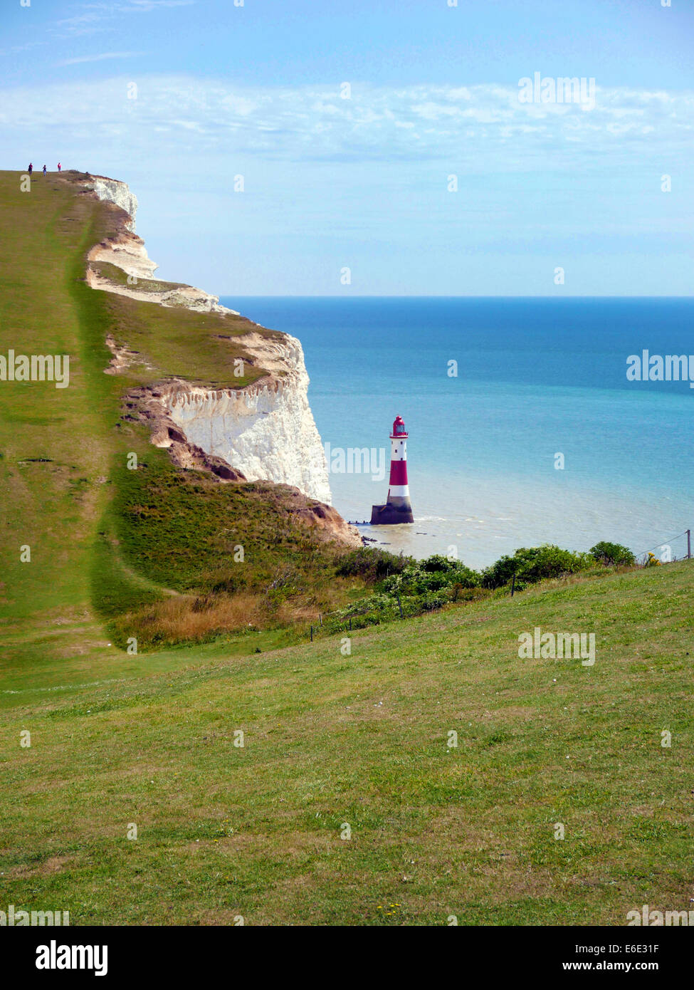 Il Beachy Head Lighthouse vicino a Eastbourne Regno Unito con Birling Gap e sette sorelle Foto Stock