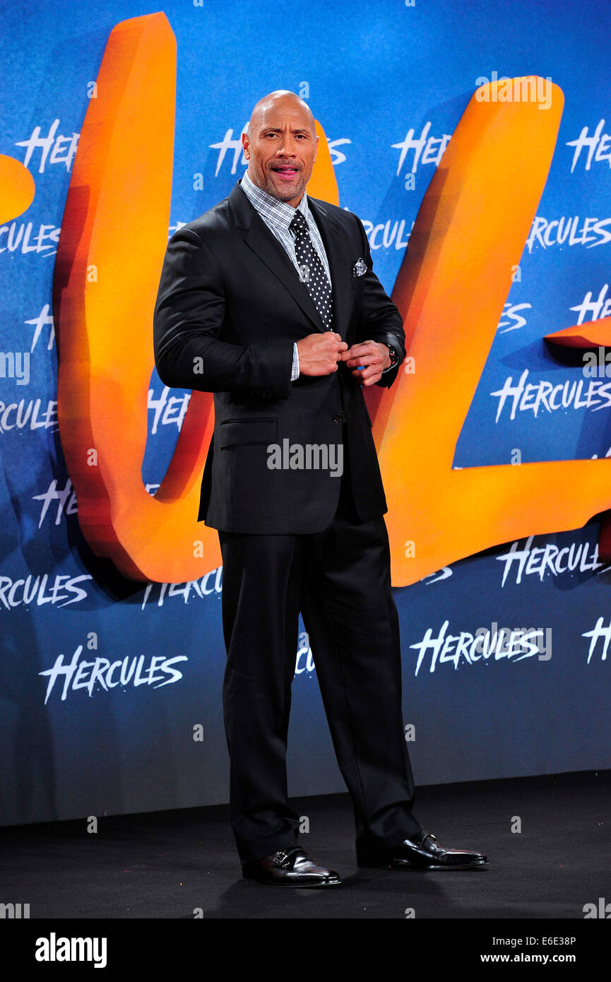 Berlino, Germania. 21 Ago, 2014. Dwayne Johnson assistere alla Premiere di "Hercules" di Berlino. Credito: dpa picture alliance/Alamy Live News Foto Stock