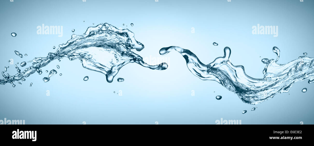 Acqua o spruzzi di liquido contro sfondo semplice Foto Stock